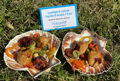 Coquilles et chorizo snackées aux petits légumes croquants